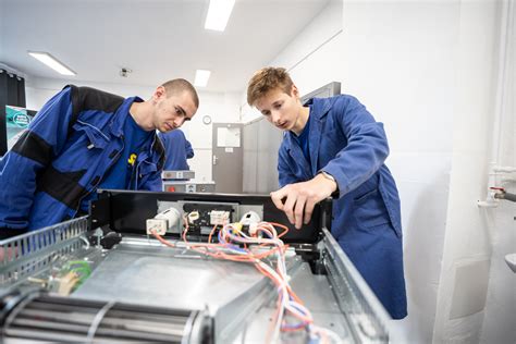 Študenti Strednej odbornej školy vinárskej a ovocinárskej v Modre