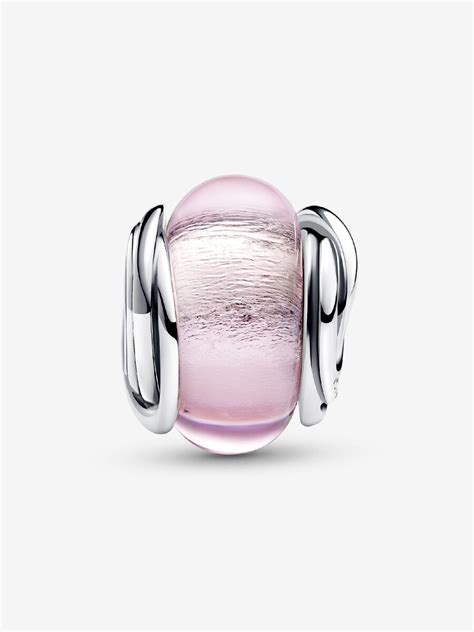 Detailná fotografia nemeckého pivného hrnčeka s viditeľnými kruhmi