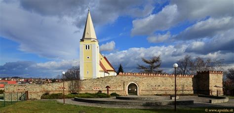 Rímskokatolícky kostol sv. Anny v Šenkviciach