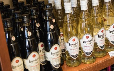 Fľaše rôznych značiek kubánskych rumov