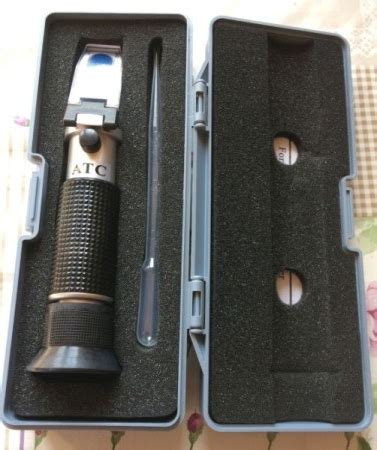 Refraktometer na meranie cukornatosti hrozna