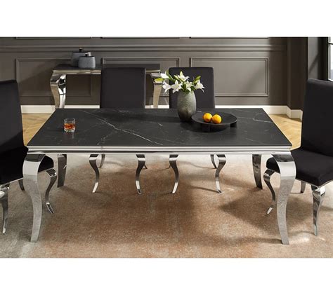 Luxusný vianočný stôl s kovovými prvkami