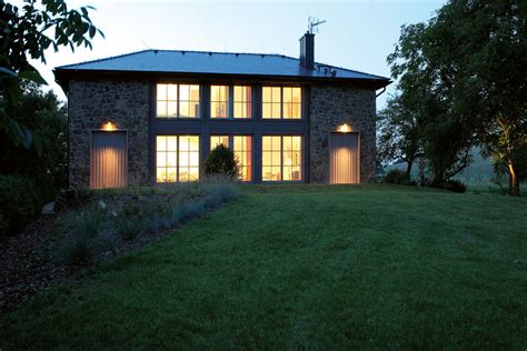 Ilustrácia zlatého rezu aplikovaného na pery