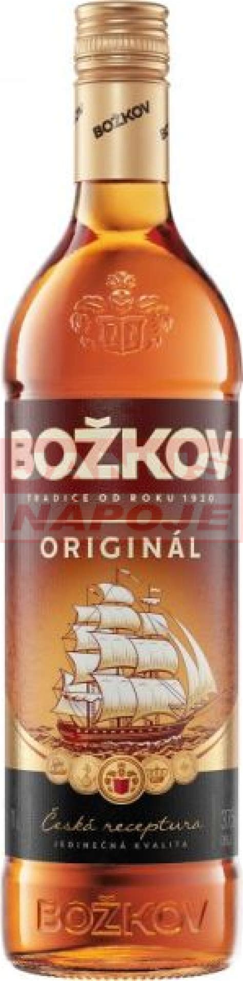 Fľaša Tuzemáku Božkov s charakteristickou etiketou s plachetnicou.