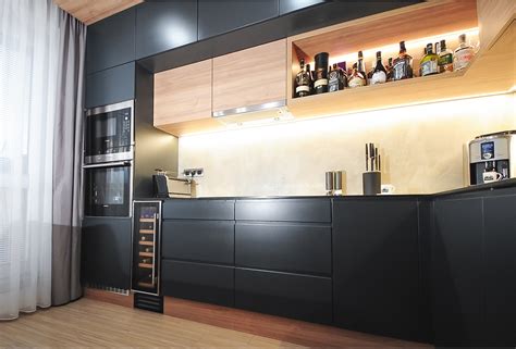 Ilustračná fotografia modernej kuchyne s vstavanou vinotékou