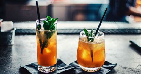 Porovnanie svetlého a tmavého rumu