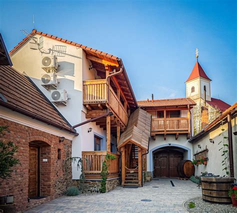 Nádoby s chemikáliami používanými vo vinárstve