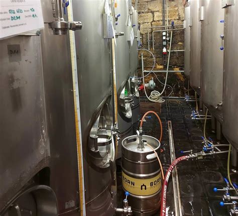 Ilustračná fotografia pivovaru s moderným vybavením