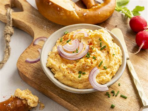 Obazda so syrom a praclíkom