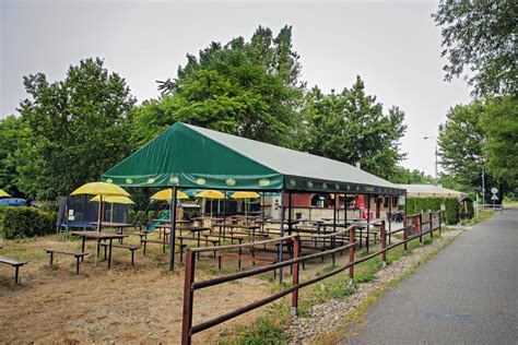 Fotografia Bufetu u Bosorky s vonkajším posedením