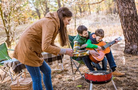 Rodinný piknik s grilovaním a predajom koláčov