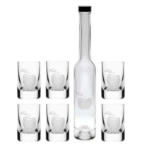 Fľaša s jablkovým ciderom a poháre