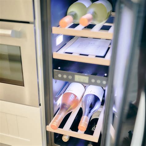 Ilustrácia ideálneho umiestnenia skrinky na víno v domácnosti