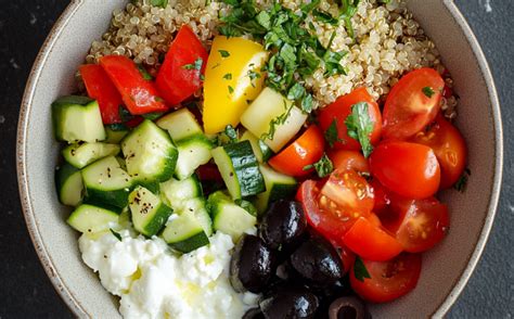 Miska s quinoou a zeleninou