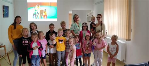 Ilustračná fotografia rodiny na školskom podujatí