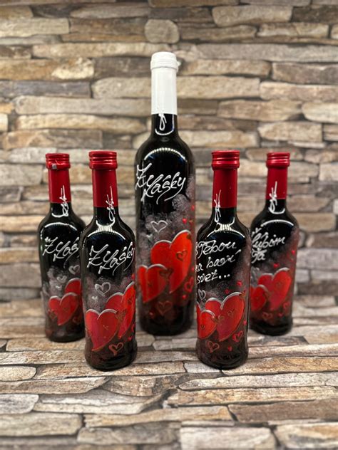 Ručne maľovaná fľaša vína s poľovníckym motívom