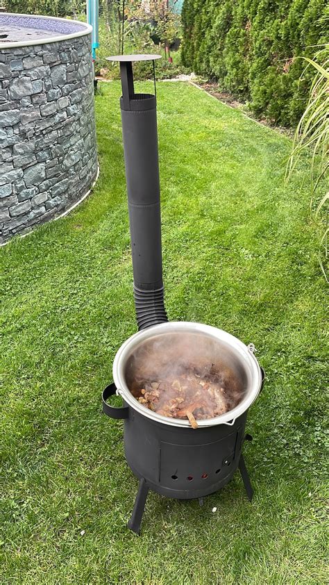 Ilustrácia jednoduchého kotlíkového destilačného prístroja