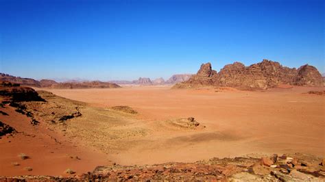 Farebný piesok púšte Wadi Rum