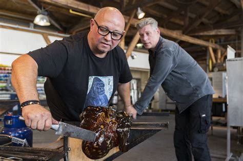 Sklársky majster pri práci