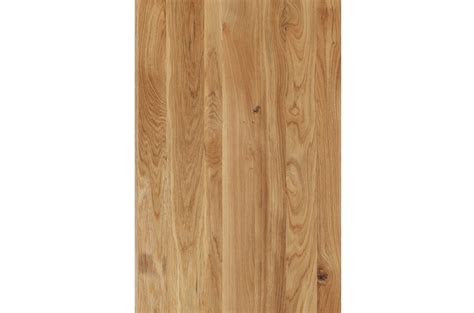 Dubové drevo a fľaša vodky