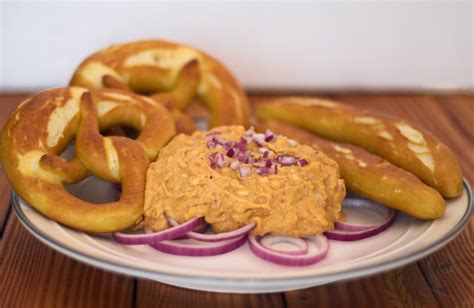 Misku s nátierkou Obatzda a praclíkmi