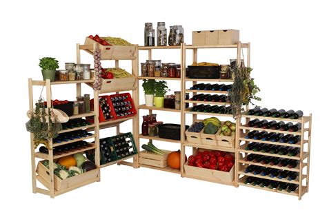 Regály plné fliaš whisky