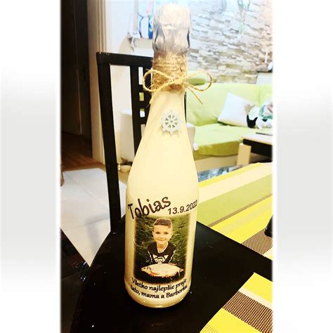 Darčeková fľaša domáceho Baileys ozdobená stuhou