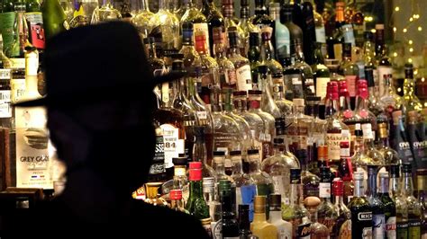 Fľaše s pivom, vínom a tvrdým alkoholom