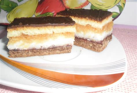 Miska s kokosovou múčkou a ingredienciami