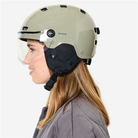 Detail kupoly destilačného prístroja s priezorom