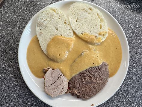 Ilustračné foto hotových pľúcok na smotane s knedľou