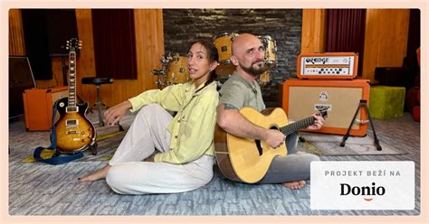 Ilustračná fotografia obalu hudobného albumu s tematikou alkoholu