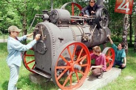 Stará fotografia parného stroja v pivovare