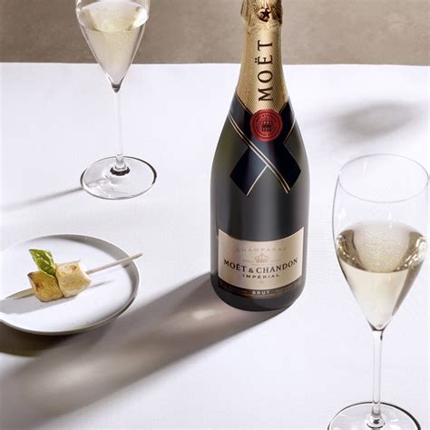 Luxusná fľaša šampanského Moët & Chandon