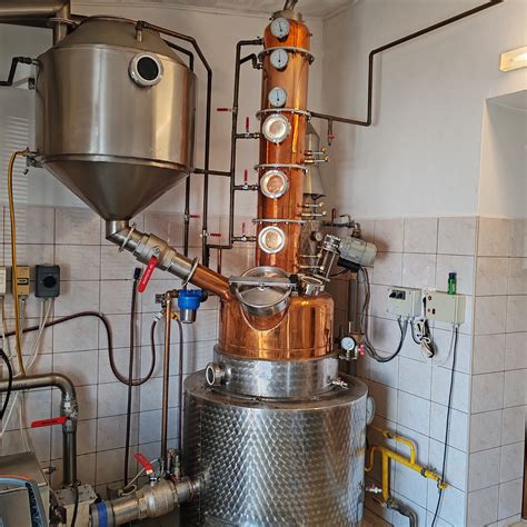 Ilustrácia znázorňujúca rozdelenie destilačných frakcií