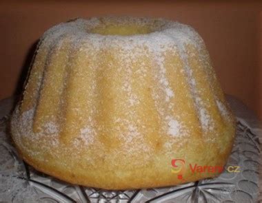 Bábovka s polevou z vaječného likéru