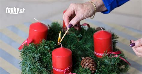 Detailné zobrazenie farieb a symboliky sviečok na adventnom venci