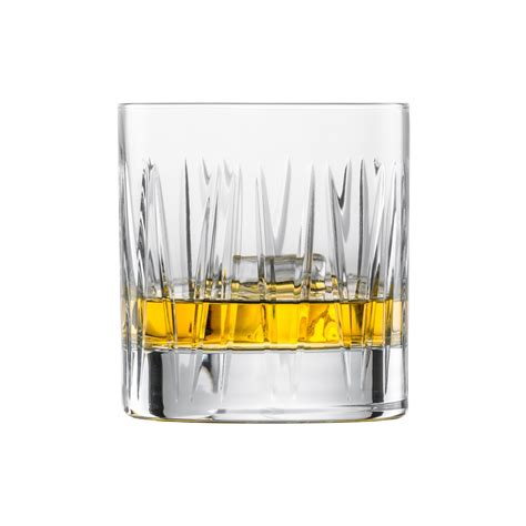 Porovnanie tvarov pohárov na whisky