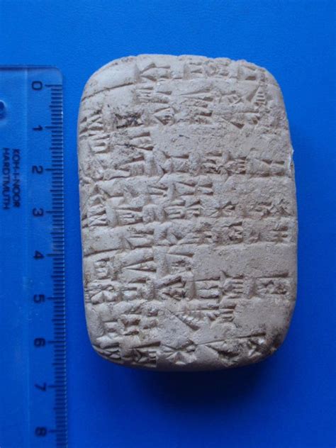 Sumerská hlinená tabuľka s vyobrazením pitia piva