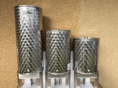 Nerezová nádrž na víno