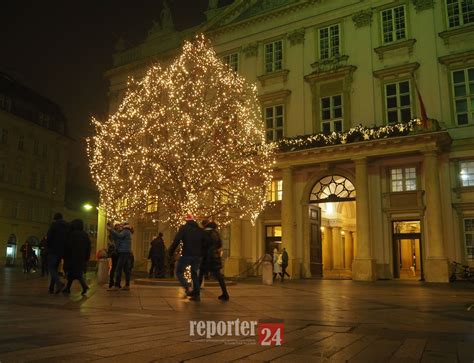 Vstup do komplexu Lemontree na Hviezdoslavovom námestí