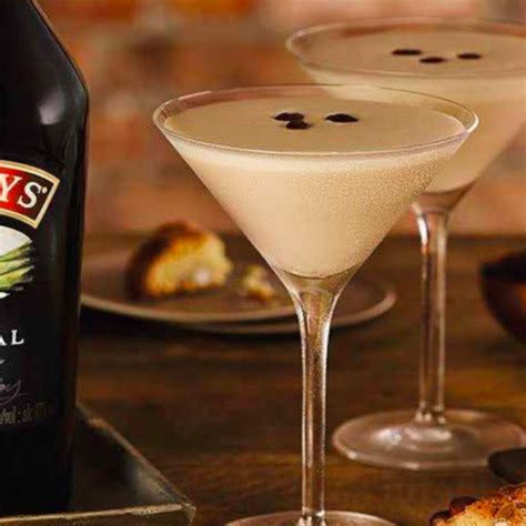 Koktail Baileys Flat White Martini