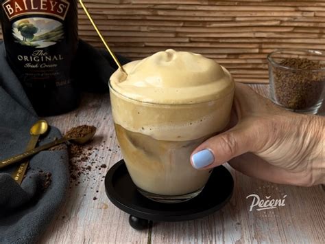 Káva s Baileys