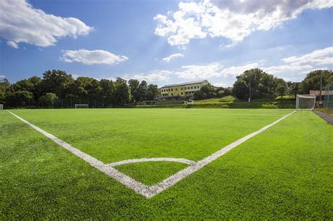 Futbalové ihrisko s divákmi