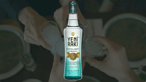 Mliečne sfarbenie rakı po pridaní vody