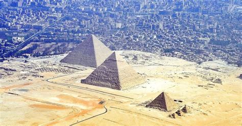 Pyramídy v Gíze pri západe slnka