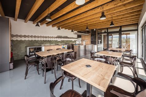 Interiér pivárne s možnosťou hrania spoločenských hier