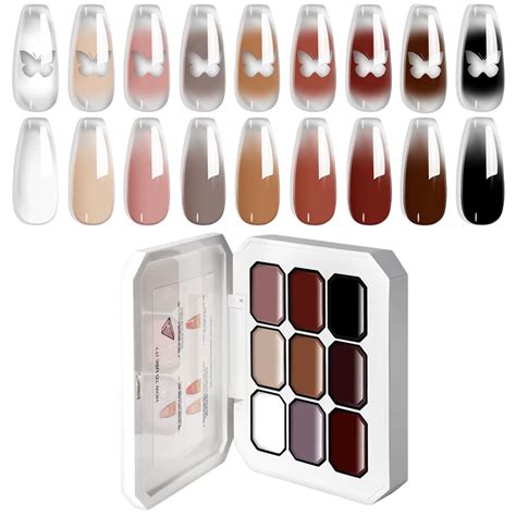 Detailné zdobenie krištáľového pohára