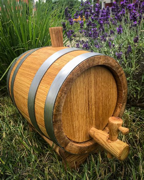 Detail drevenej textúry dubového suda