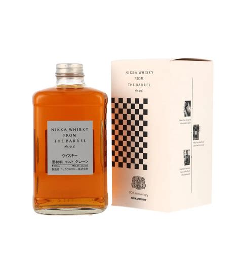 Fľaša Nikka Whisky From The Barrel s charakteristickým dizajnom